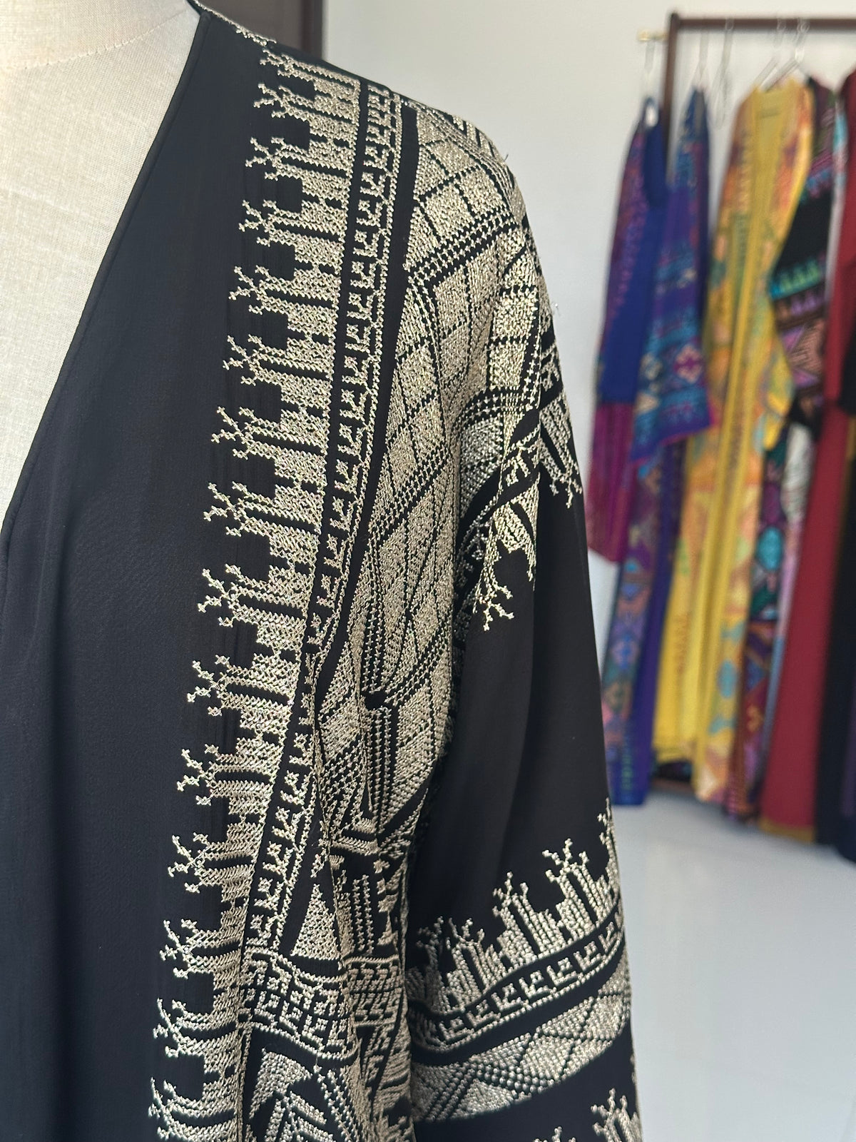عباية تطريز مفتوحة